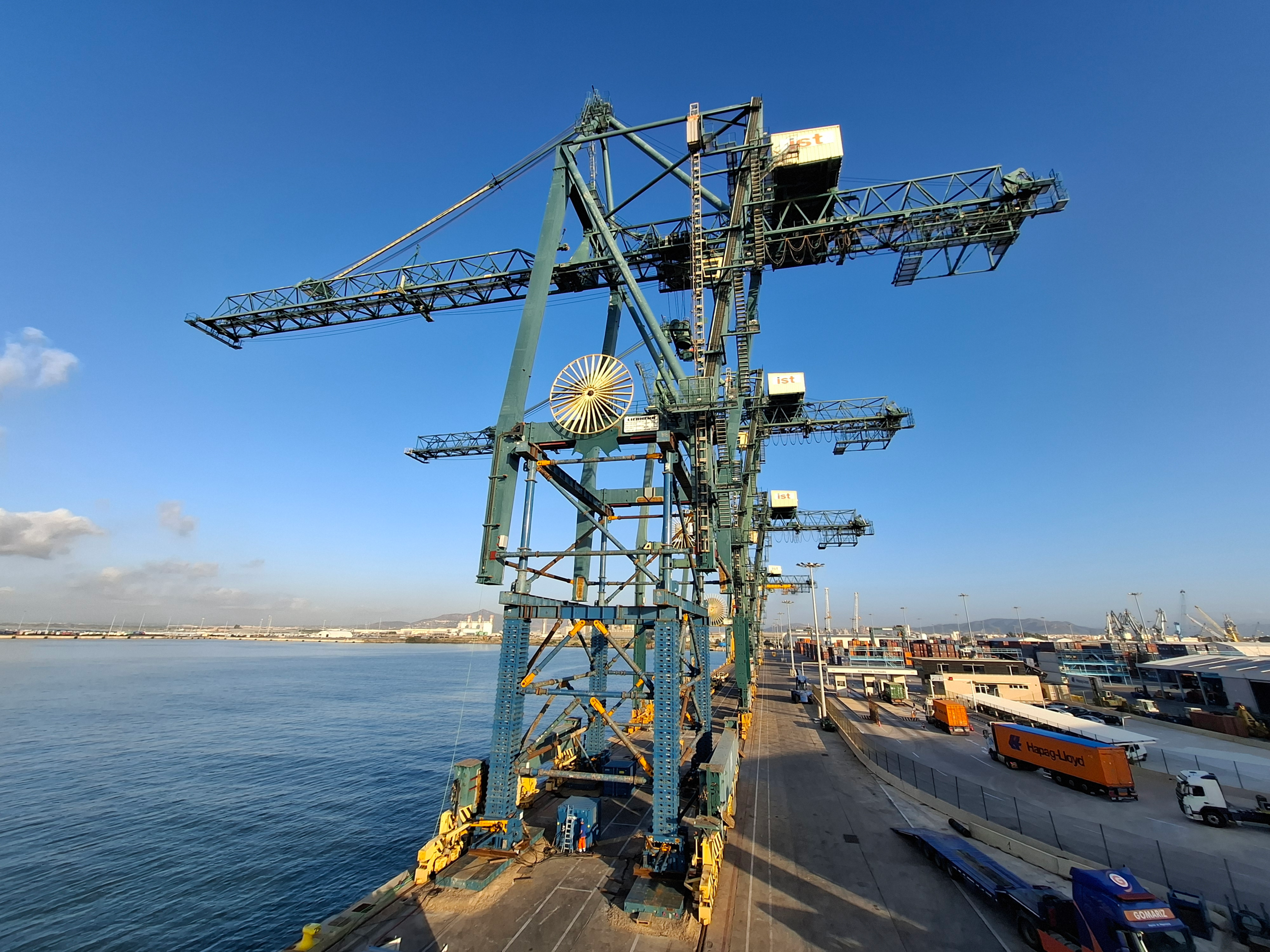 Sagunto cranes lifted 11 metres with CS350