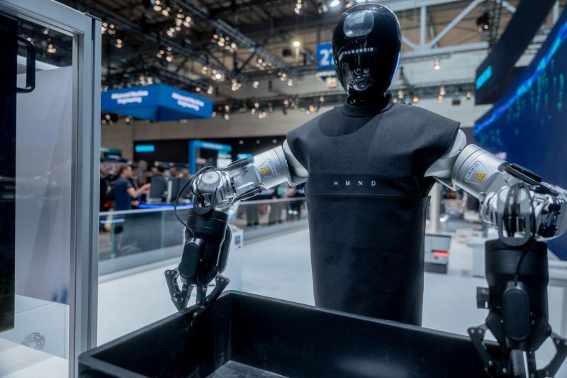 Siemens tests humanoid robot in factory logistics