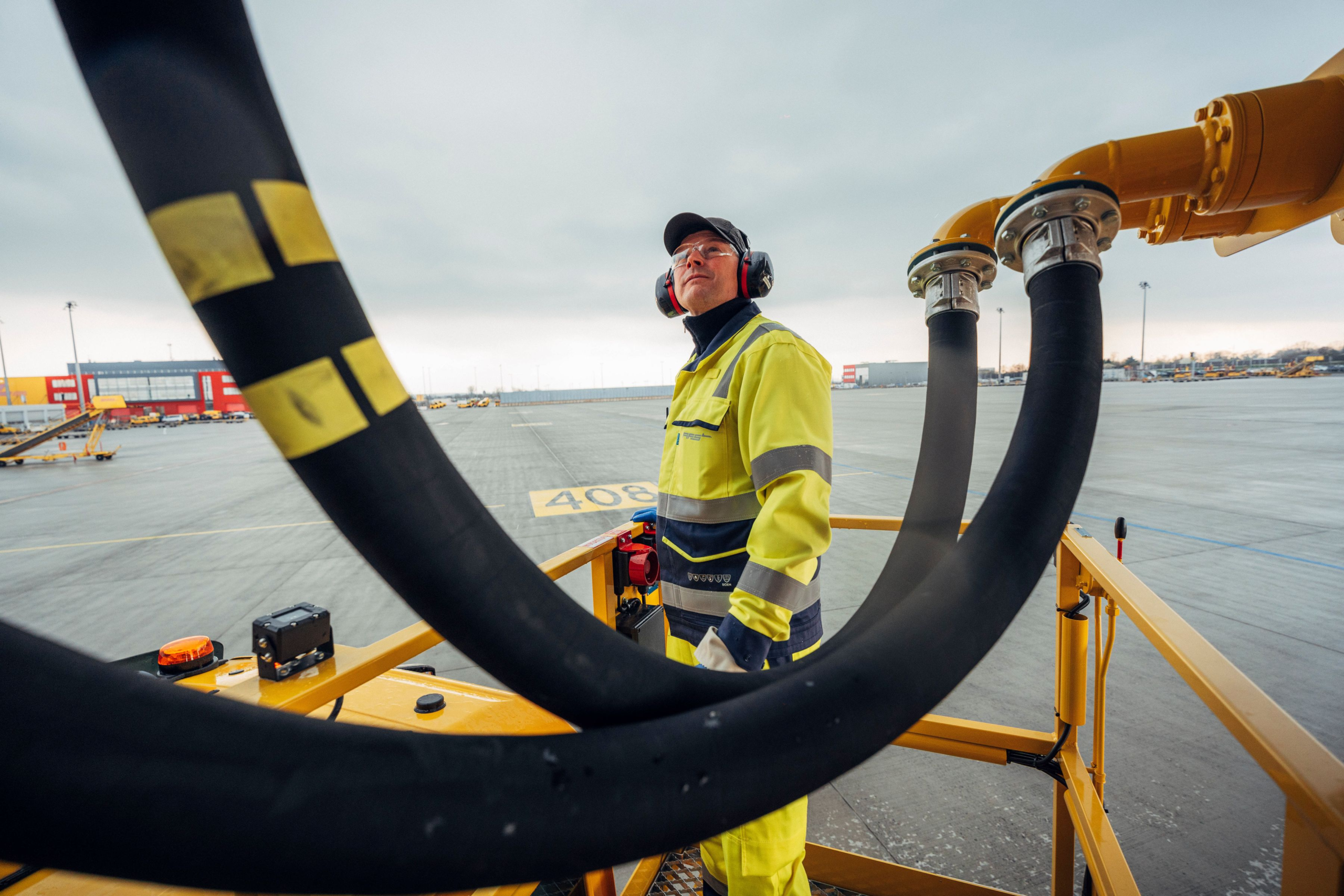 DHL and IAG Cargo extend Heathrow SAF deal