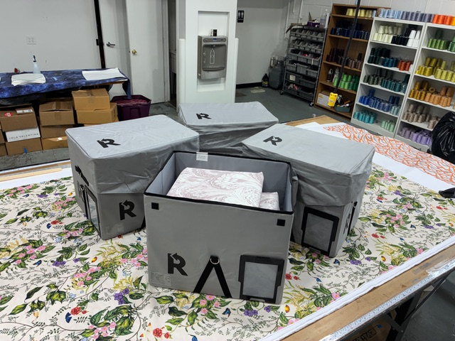 Lola Valentina puts reusable boxes into the rental loop
