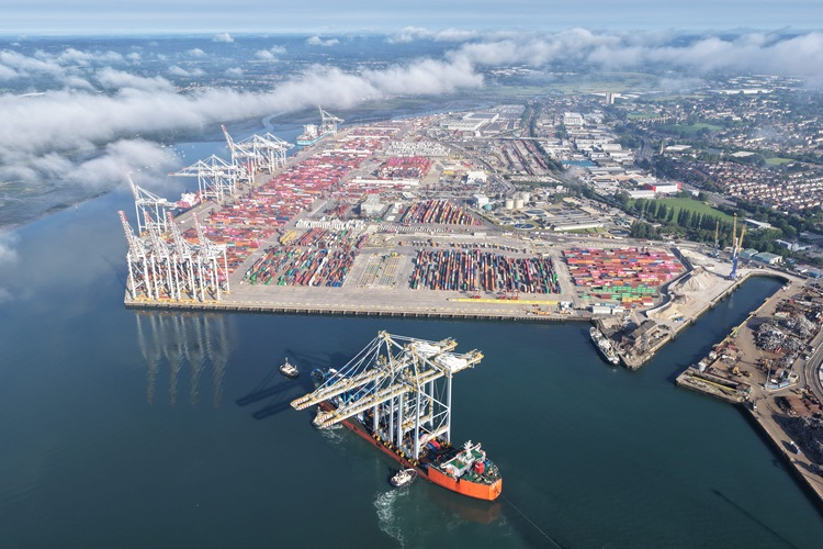 Southampton cranes raise the stakes for UK ports Southampton cranes raise the stakes for UK ports