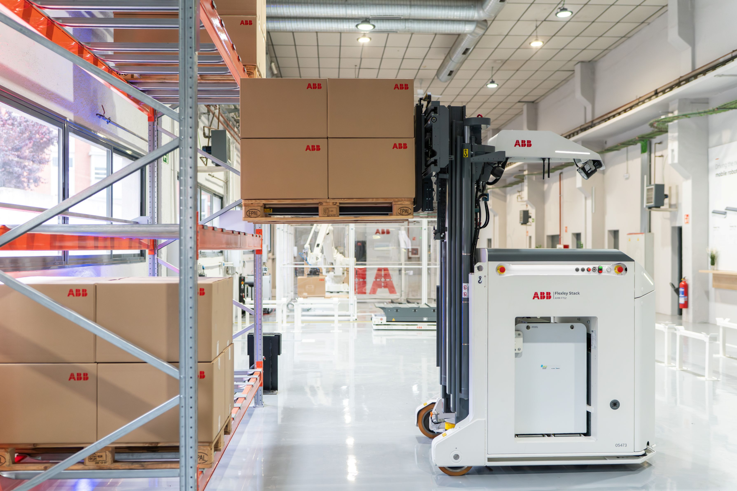 ABB’s Visual SLAM forklift brings AMRs to pallet storage