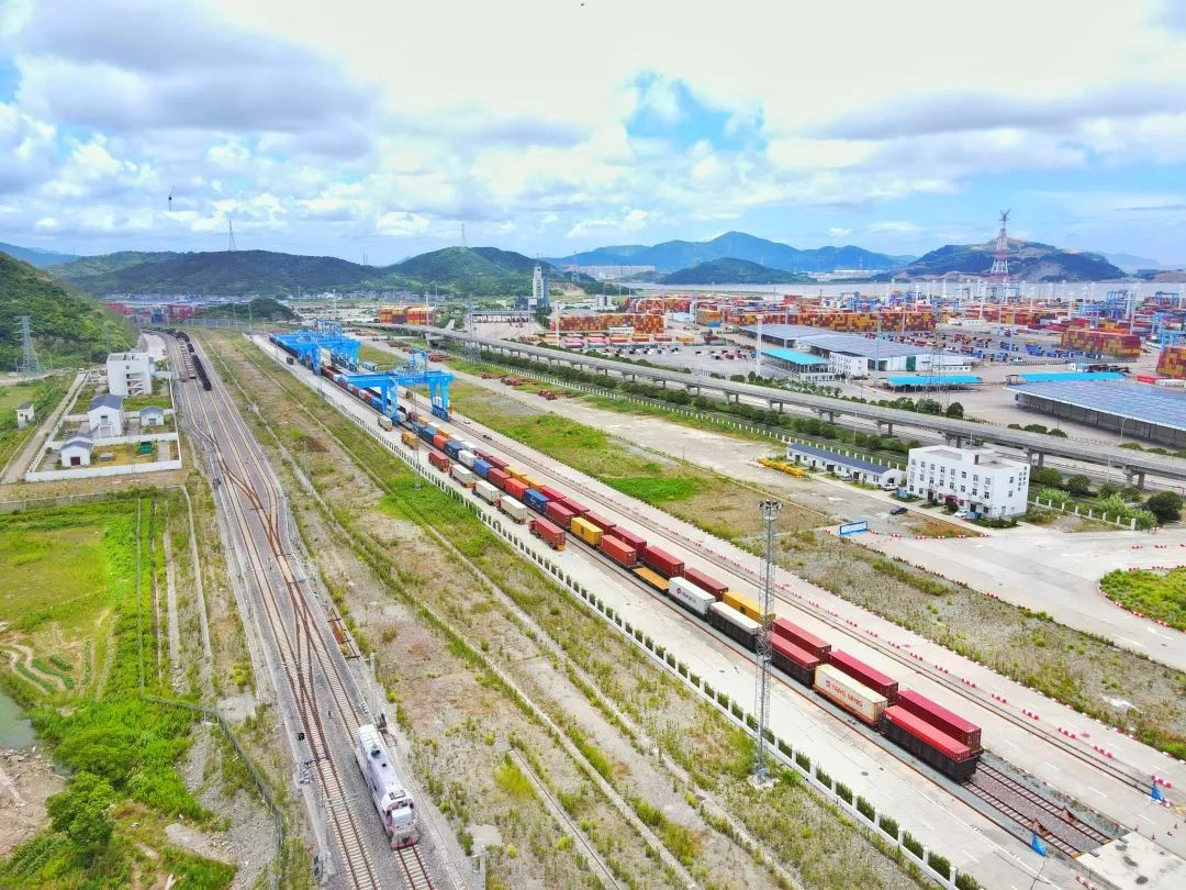Ningbo-Zhoushan sets consecutive sea-rail throughput records