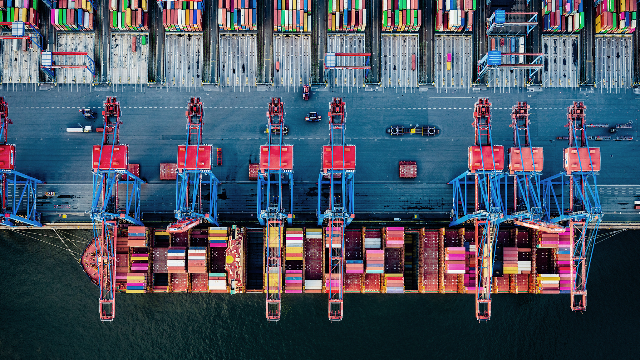 Hamburg cargo volumes fall as dry bulk grows Hamburg cargo volumes fall as dry bulk grows