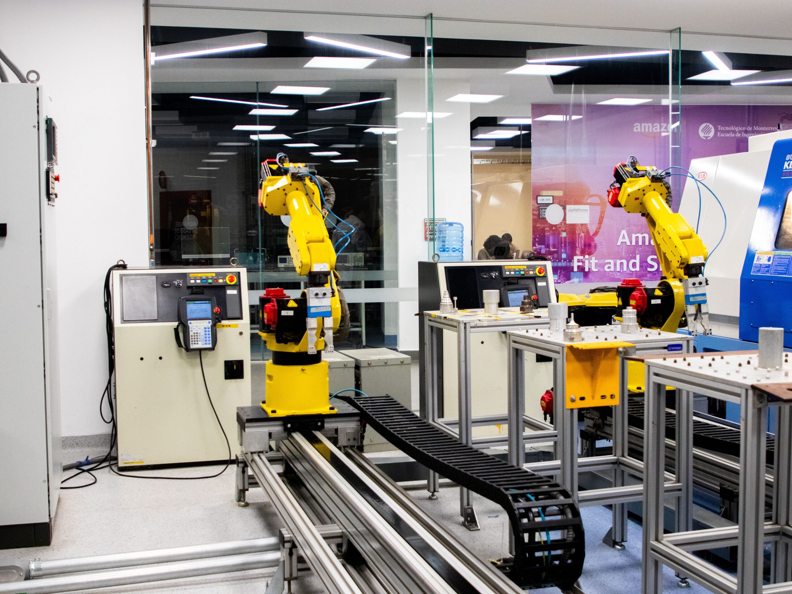 Amazon builds Indiana robotics manufacturing plant