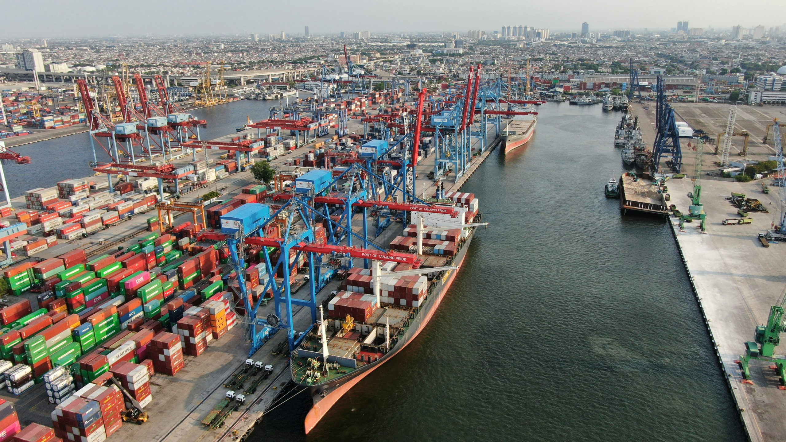 CMA CGM Pantheon makes first Southampton call