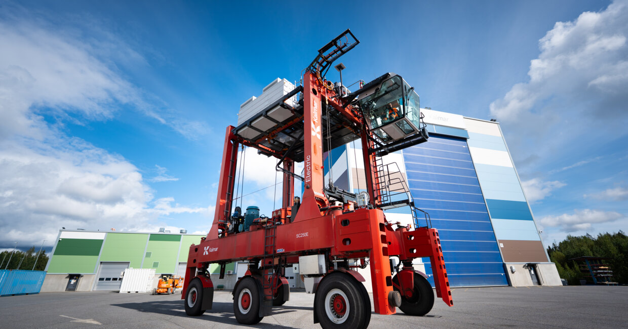 Kalmar wins Virginia electric straddle carrier order