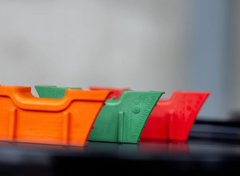 PAC Strapping introduces reusable drum securing clips