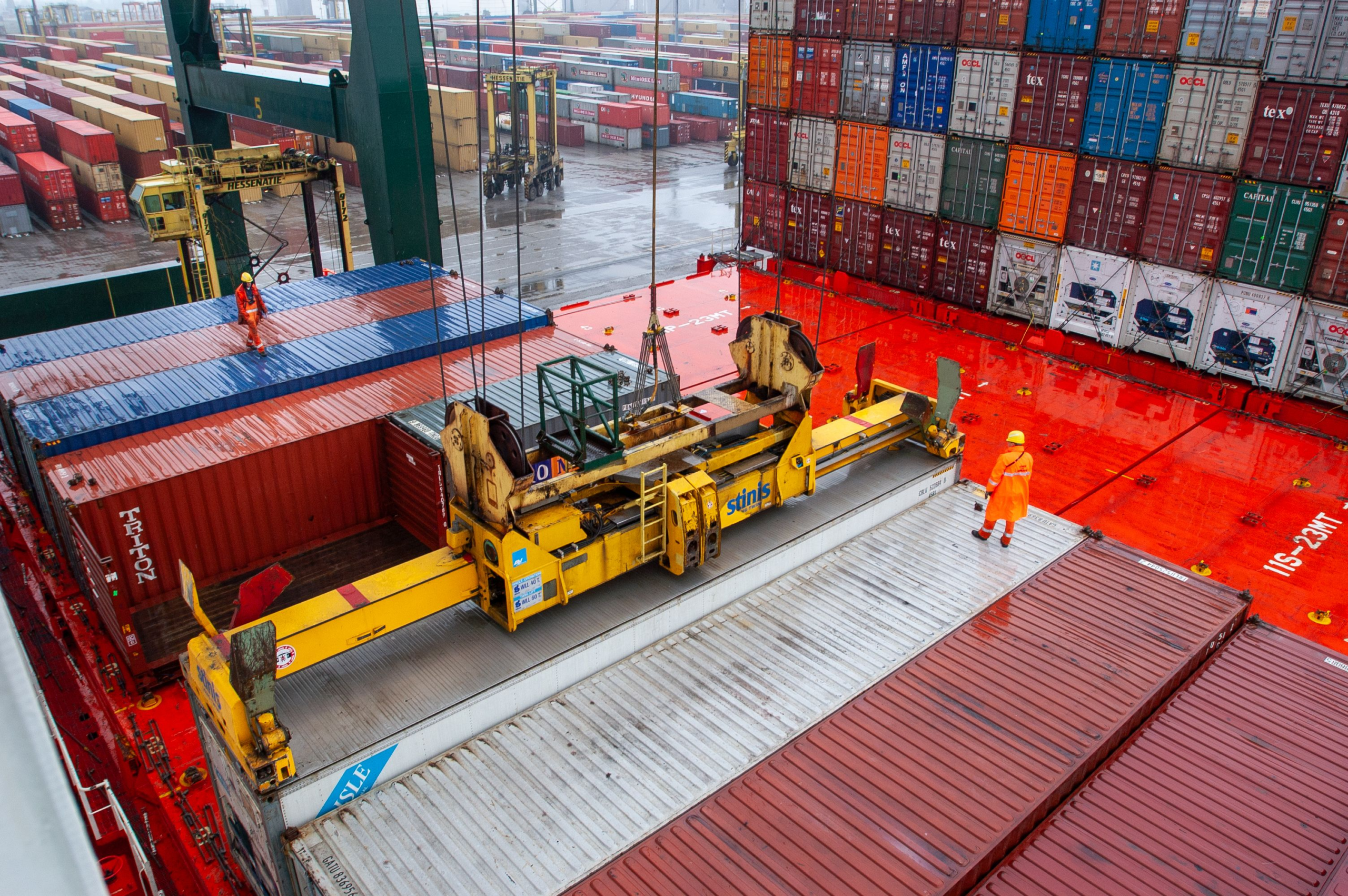 Ningbo awards nine-crane yard automation contract