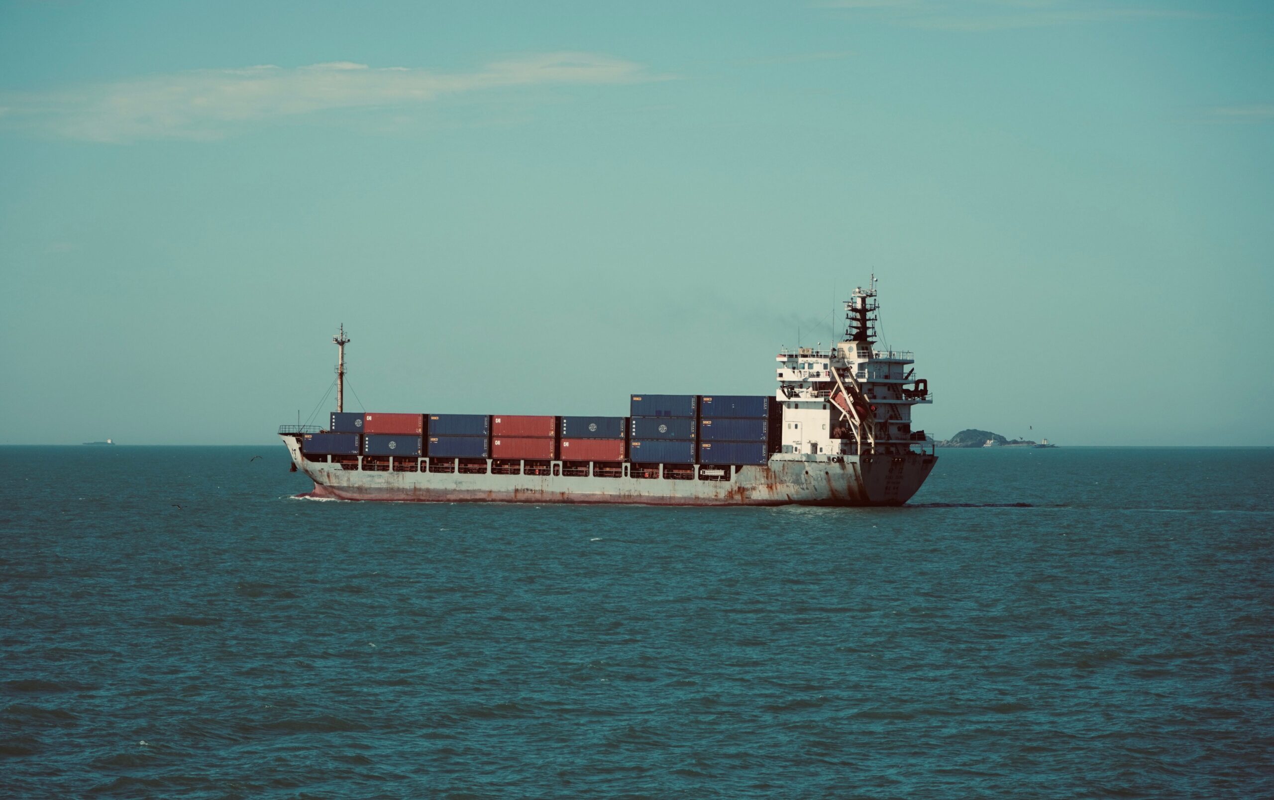 KMTC commissions six feeder ships at Chinese yard