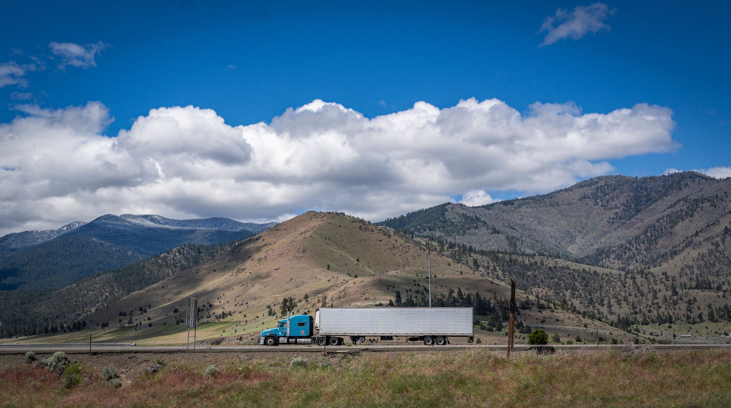 US truck contract and spot rates diverge